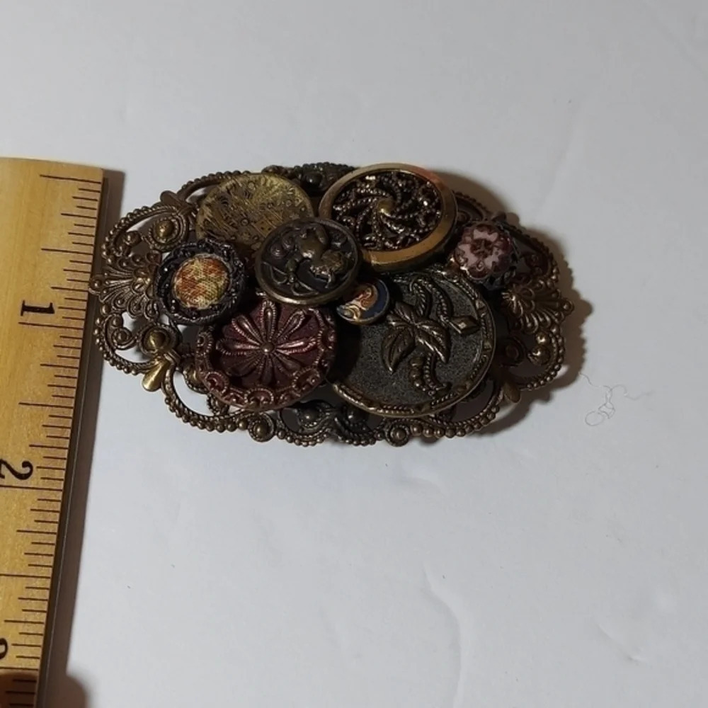 Steampunk Brooch Perfect for your funky outfits - Picture 7 of 9